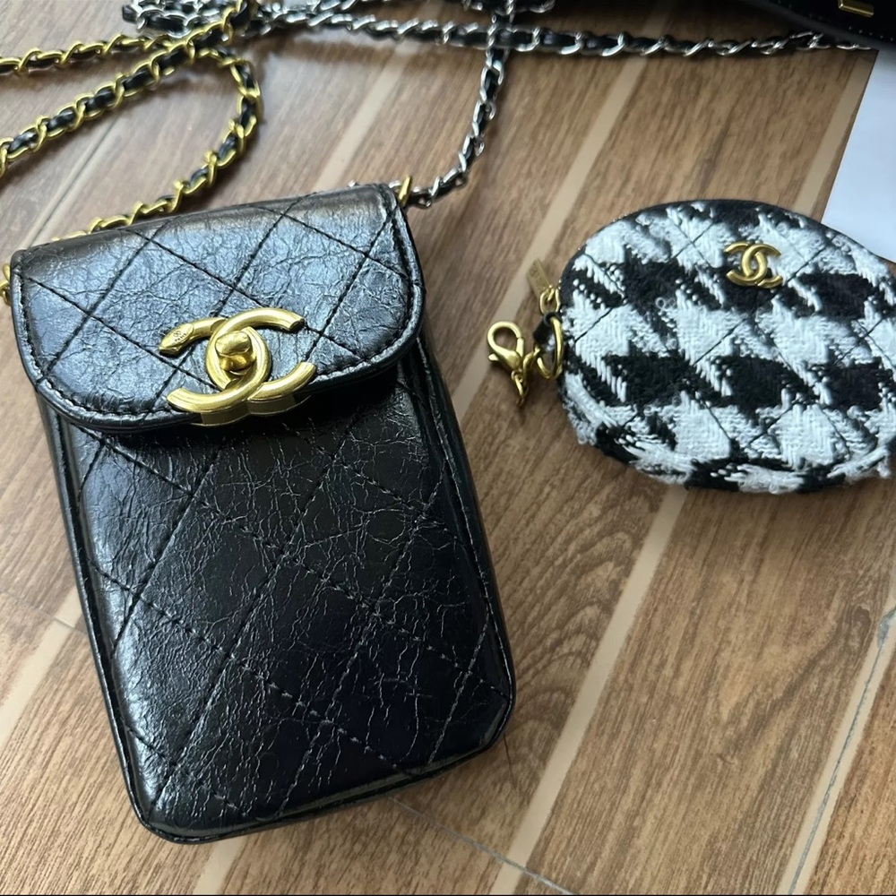 Authentic chanel v.i p gift 🤍 worn once. So beuatful